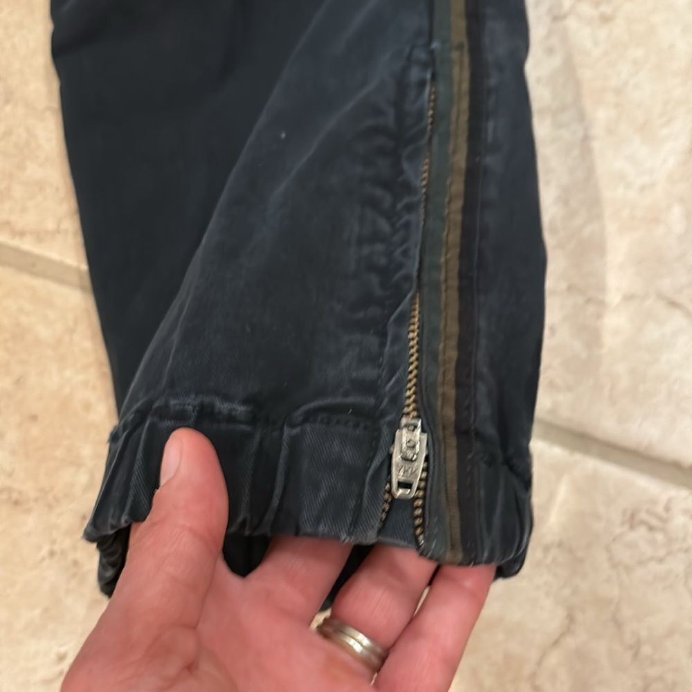 Nili Lotan woman's black cargo pants cuffed at the bottom - Picture 4 of 14